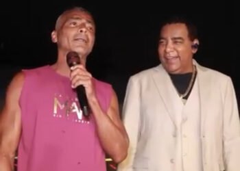 Presença ilustre na folia carioca! Romário com Raça Negra