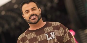 Trintou! Elir Andrade comemora aniversário em grande estilo na Sapucaí