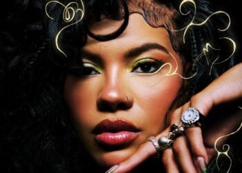 Amabbi vive metamorfose em “Crisálida”, seu segundo álbum de estúdio